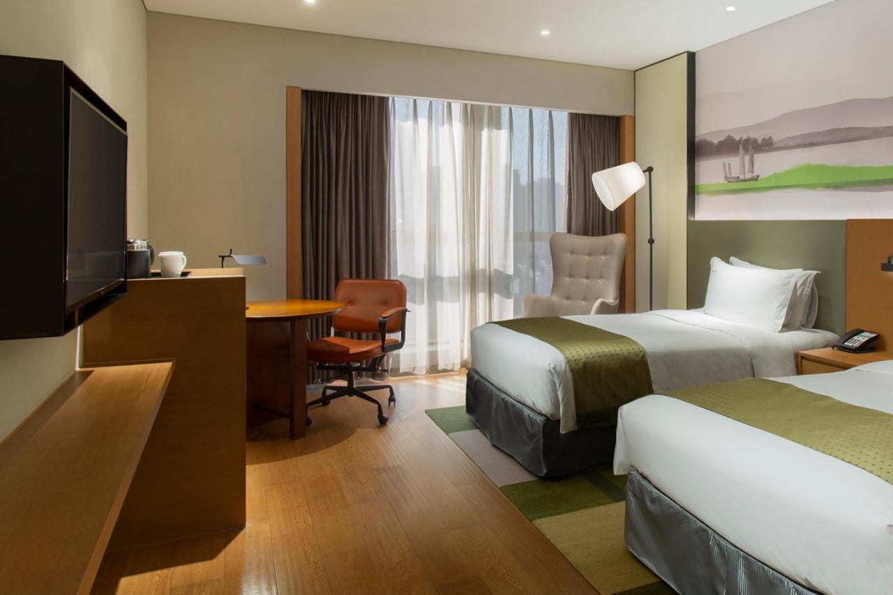 Holiday Inn & Suites Tianjin Downtown By Ihg,Tianjin Drum Tower,Joycity Shopping Mall,Tianjin Ancient Cultural Street,Haihe River,The Porcelain House,Convenient Access To Tianjin Binhai International Airport Exteriör bild